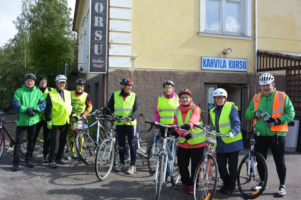 Saattue Multialle Sankarit kertovat Savun Suomi 100 vuotta -pyöräily sunnuntaina 27.8. oli ikääntyvien keski-ikäisten juhlaa.