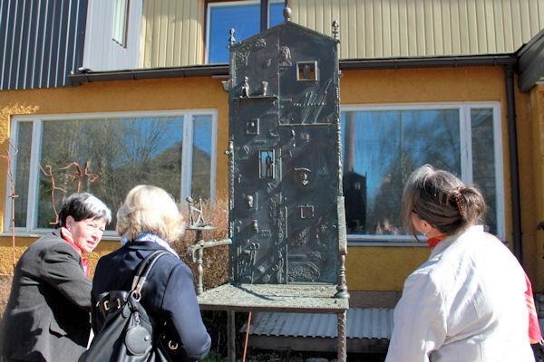 teoksista ovat saaneet vaikutteita maailman klassisen musiikin mestareilta ja myös koko vierailun aikana taustalla soi klassinen musiikki.