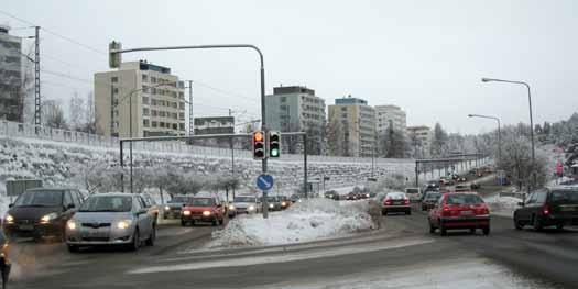 23 HANKKEEN TOTEUTTAMISEN EDELLYTTÄMÄT SUUNNITELMAT, LUVAT JA PÄÄTÖKSET Hankkeen toteuttamiseen tarvittavia lupia ja päätöksiä ovat muun muassa: Yleissuunnitelman hyväksymispäätös, jonka tekee