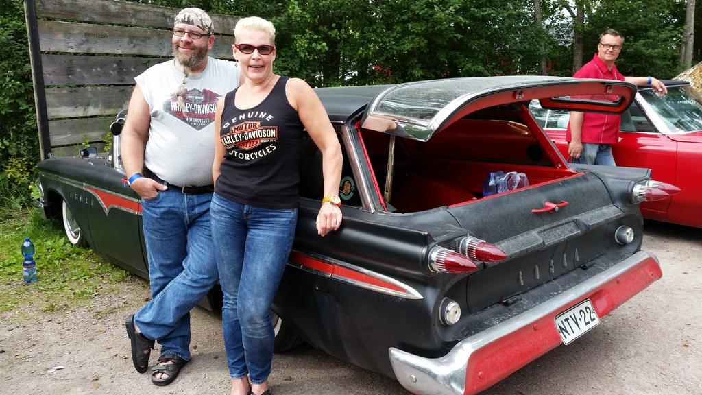 Västerås Summer Meeting Kesä treffit oli mielenkiintoinen tapaus, jossa tapasi tuttuja ja solmi uusia tuttavuuksia. Tällä kertaa jännitystä lisäsi antiikkiautojen kaksi yhtäaikaista tapahtumaa.