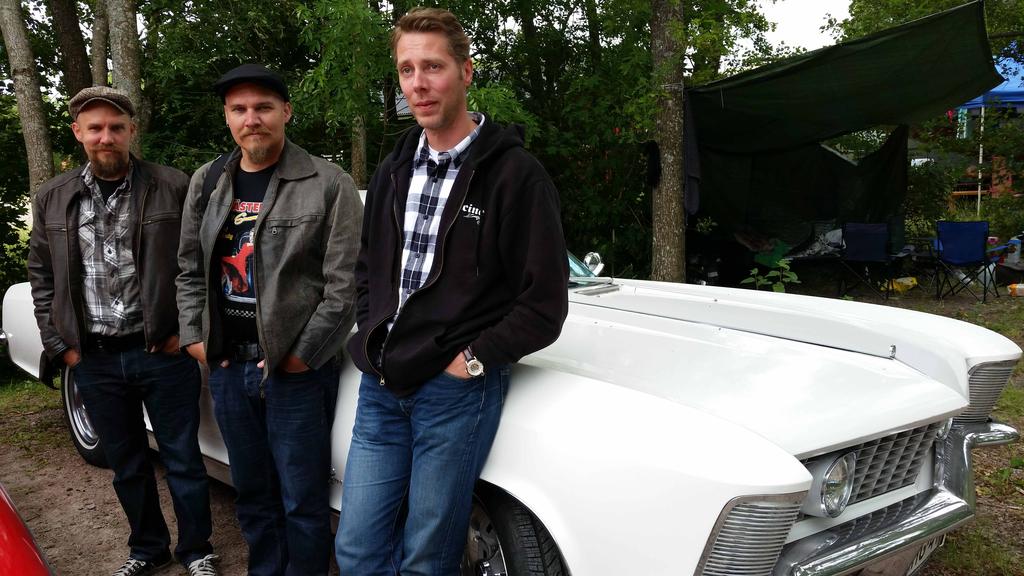 Paimiosta Turun takaa tulivat veljekset Teemu ja Tomi Varjonen. Heitä kyyditsi Jani Lehtisen Buick Riviera. Jani kertoi että auto on alkuperäinen ja tarvittavat osat hankitaan jälleenmyyjältä Turussa.