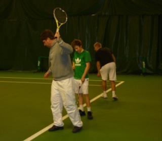 Tonttuzumba ja joulupuuro Tennisväki zumbasi Teresan tahtiin vielä vähän ennen joulua ja nautti yhdessä joulupuurot.