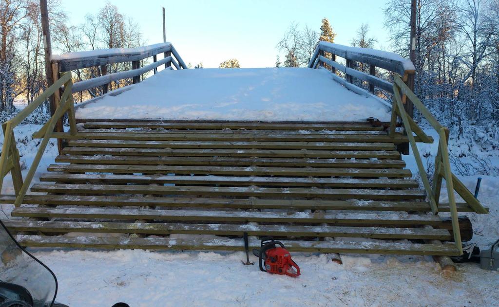 Tankajoen silta moottorikelkkailureitillä Vuotso Kakslauttanen.