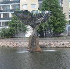 Kakolasta sitten vain mäki alas ja olimme synkän rikoshistorian ajasta saapuneet Aurajoen toinen toistaan upeimpien isojen purjelaivojen maailmaan.