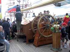 Ruissalon saareenkin tutustuminen kuului matkaohjelmaan, 18 Pica-viesti 3/2017 Luostarinmäen käsityöläismuseossa Arabimaailman komeus Shabab Oman II Tall Ships Racessa: Jo pelastusrengas oli