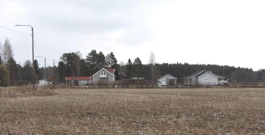 Kuva 6. Rakennettua ympäristöä kaava-alueen itäpuolella. 3.1.