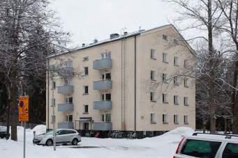 3.3 Vaaleat 1950-luvun asuintalot 3.4 Modernismia punatiilestä ja betonista Vasemmalla: Yksi Hennalan 1950-luvun kerrostaloista vuoden 2015 asussaan. Keskellä: 1960-luvun kerrostalo (92).