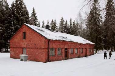 5.2.3 1950-luvun asuinrakennusten ja päiväkodin alue Tähän alueeseen kuuluvat vuosina 1950-luvulla rakennettujen asuintalojen (87, 88, 89, 90) ympäristö, vuonna 1982 valmistunut päiväkoti ja