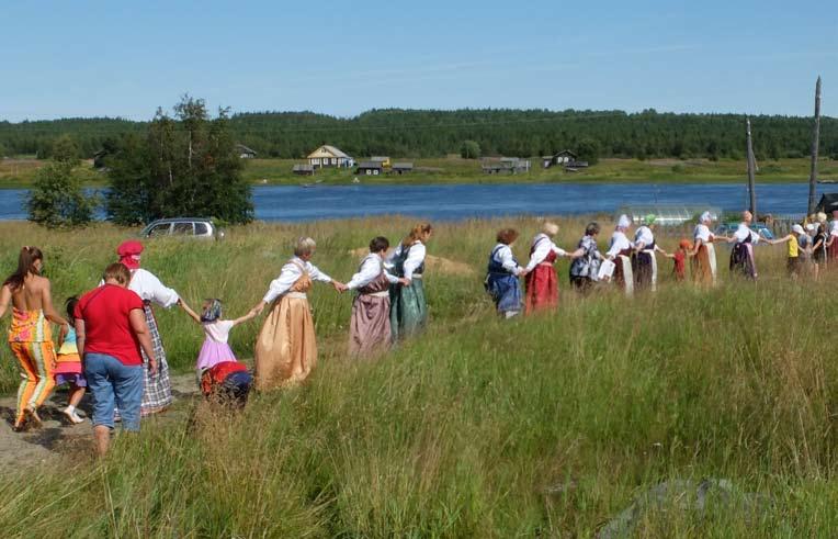 kisakentältä avattavah musejoh. Kuva: Markku Nieminen, Juminkeko Puanajärveššä avattih musejo»»kemin piirin Puanajärven kyläššä elokuun alušša avattih etnografini musejo.