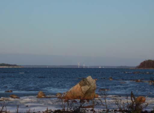 Kuva 1. Tuulivoimalat näkyvät maisemassa kauas. Näkymä Porissa sijaitsevan Kuuminaisten niemen kärjestä Reposaaren suuntaan (N), etäisyys lähes 15 km. 5.2.
