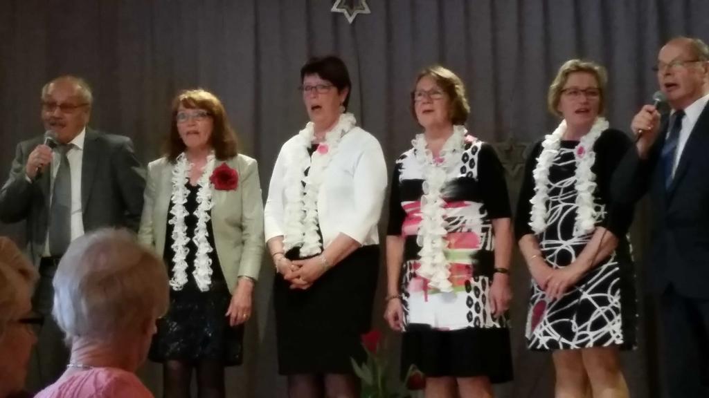 Pentti Nimell, Eija Kinnunen, Pirjo Leskelä, Riitta Vallius, Hannele Lemström ja Reijo Kinnunen -Kirkon naiskuoro aloitti juhlat ja sen jälkeen Västeråsin suomalainen pappi Paula Hagel piti