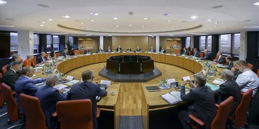 Kokonaistulokset 08 Tarkastushavainnot EU:n tilinpäätös antaa oikean ja riittävän kuvan EU:n vuoden 2016 tilinpäätös oli laadittu kansainvälisten julkisen sektorin tilinpäätösstandardien mukaisesti,