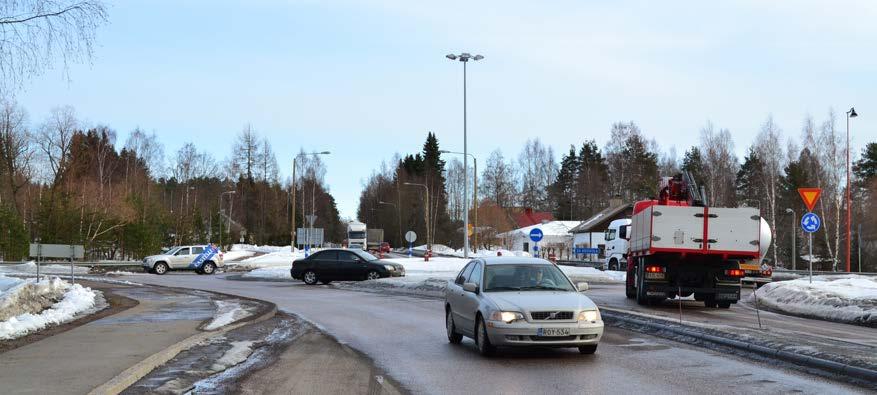 7 Liikenteen sujuvuus Valtatien liikenteen sujuvuutta nykytilanteessa on arvioitu tieosuuksittain käyttäen mittareina pääsuunnan matkaaikoja.