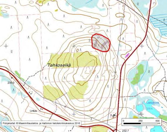 Y=576426 Asu/rakenne: Heikosti suuntautunut Korkeus: Z alin 245 m, Z ylin 280 m Maanomistus: Yksityinen Mitat/pinta-ala: 220 m x 200 m/n.