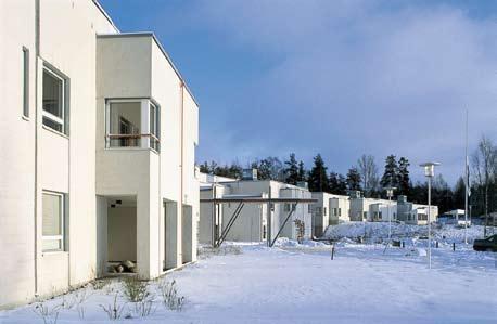 uom! Hausjärven terveyskeskuksen ja vanhainkodin suunnittelusta järjestettiin yleinen arkkitehtuurikilpailu vuonna 1986. Kilpailun voitti nuorten arkkitehtien ryhmä 8 Studio.