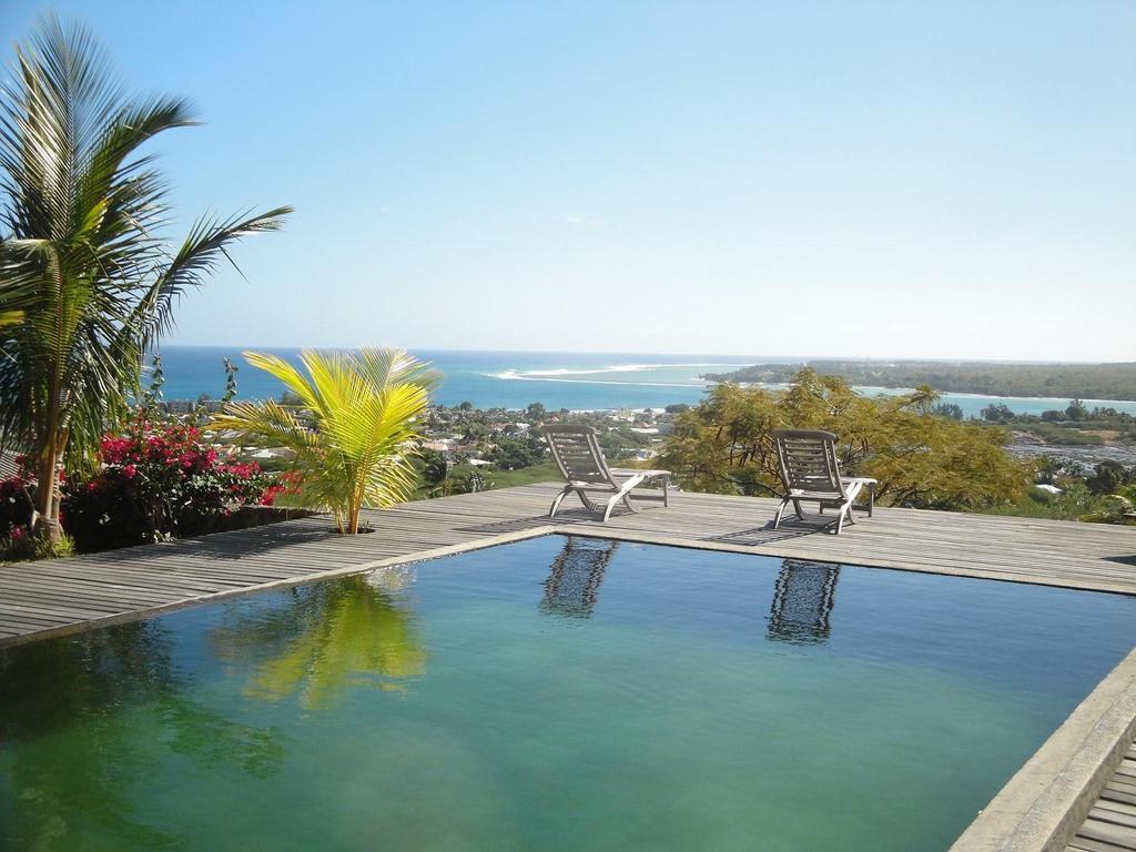 Mauritius Tamarin Tämä neljän makuuhuoneen koti sijaitsee Tamarin- vuoren rinteellä ja tarjoaa poikkeukselliset meri- ja vuoristonäkymät. Taloon kuuluu suuri uima- allas ja trooppinen puutarha.