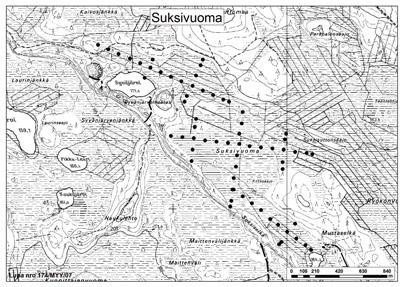 Kolarissa tutkitut suot, niiden turvevarat ja käyttökelpoisuus, osa 1 6. Suksivuoma 6. Suksivuoma (kl. 2642 02, x = 7446,6, y = 2504,6) sijaitsee Kolarin kuntakeskuksesta noin 28 km eteläkaakkoon.