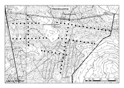 Tapio Muurinen ja Ilkka Aro 25. Heinävuoma 25. Heinävuoma (kl. 2624 12, x = 7451,4, y = 2496,0) sijaitsee Kolarin kuntakeskuksesta noin 21 km etelään. Suo on osittain moreenisaarekkeiden rajoittama.