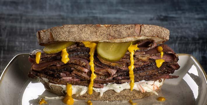 Pastrami sopii esim. kylmien tai lämpimien leipien täytteeksi, noutopöydän leikkelevadille tai salaatteihin tai pastoihin.