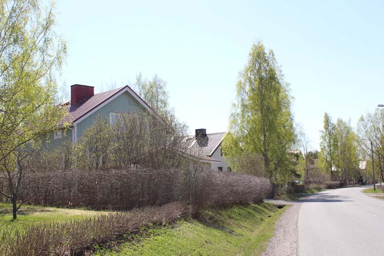 Lielahden kauppakeskittymän palvelut ovat noin kahden kilometrin etäisyydellä. Ryydynkatu. Etualalla Ryydynkatu 14