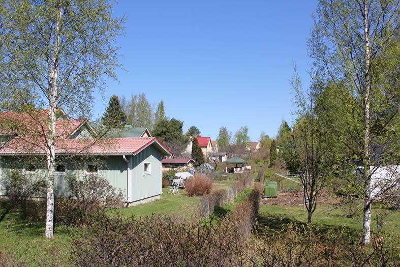 Kaavamuutoksen kohteena oleva tontti nro 2565-15 on pinta-alaltaan 1418 m². Tontilla on vuonna 1949 rakennettu puolitoistakerroksinen puurakenteinen asuinrakennus, jonka kerrosala on n. 90 k-m².