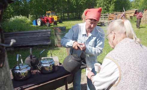 23.9.2017 Vanhan Savotan Vanhan Ajan Puintipäivä. Tapahtuman järjestelyssä oli nähty todella paljon vaivaa. Ajoneuvoja ja koneita oli joka lähtöön. Paljon oli myös esiintymisiä ja työnäytöksiä.