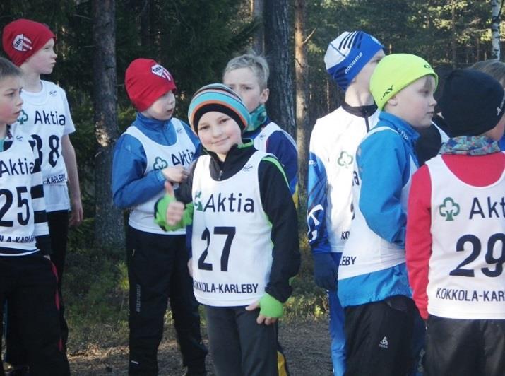 13 8 TIEDOTUS, YHTEISTYÖ JA KEHITTÄMINEN LoVe:n virallisena tiedotuskanavana toimii www.lohtajanveikot.sporttisaitti.com sivusto, jossa kaikille jaostoille on varattu oma alasivustonsa.