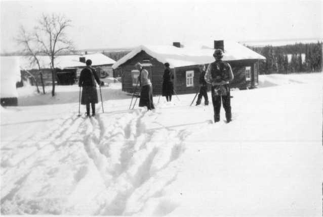 Eemeli Karjalainen monitoimimies, kokeilija, urheilumies, hieroja, terveyden vaalija, Jehovan todistaja.