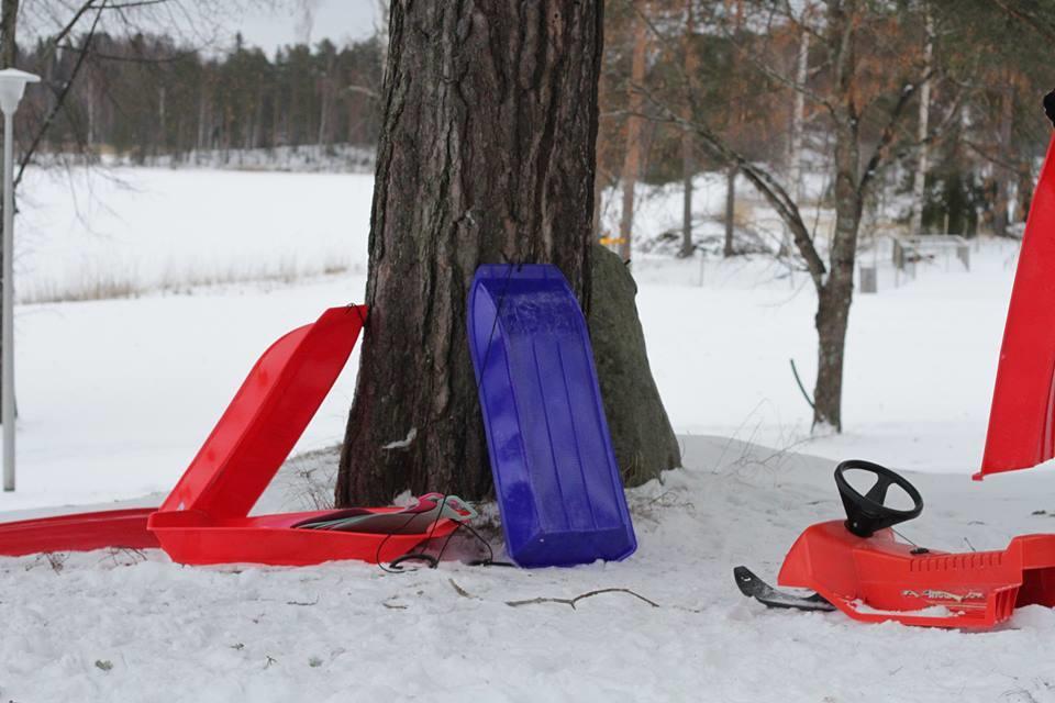 KUVA 4. Pulkat odottamassa tapahtuman alkamista.