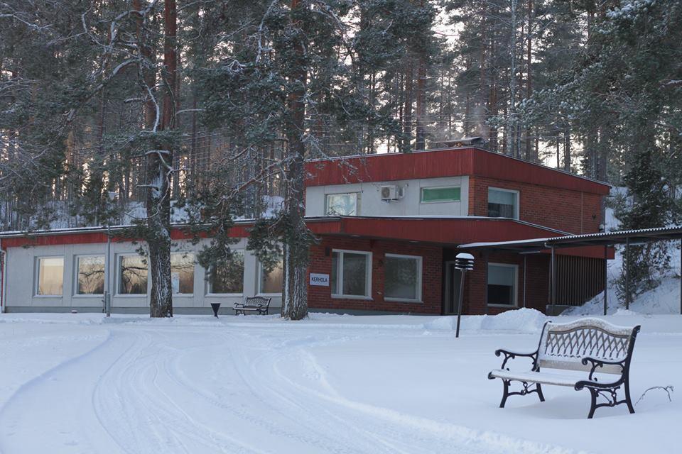 Talvisaikaan tyypillistä ovat yritysten koulutustilaisuudet, hotellin puolella asiakkaita ovat