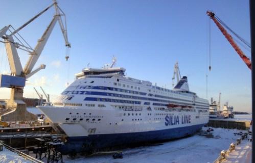 10 Kuva 8. Silja Symphony vuosihuollossa Rauma Marine Construction Oy:n kuivatelakalla (rmcfinland.