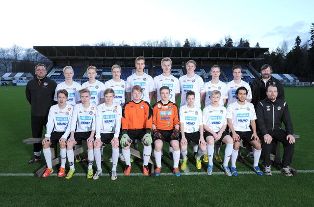 Haka B-pojat Kausi 2015 Vaikeuksien kautta voittoon Kevätkierros FC Haka junioreiden B-pojat pelasivat kuluneella kaudella Tampereen Piirin Kakkosta. Kevätkierroksen aloitti vieraspeli Ahvenanmaalla.