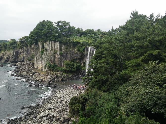 Eräänä pidennettynä viikonloppuna lensimme Jeju-saarelle. Tuo tulivuorisaari on aivan ehdoton matkakohde!