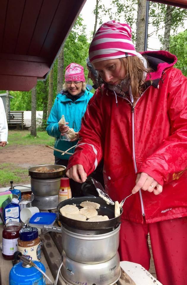 Hauki sai raikuvat aplodit kertoessaan kestävän kehityksen parissa Paraisten kaupungin kaikissa päivähoitoyksiköissä tekemästään työstä yhdessä kalakamujensa kanssa.