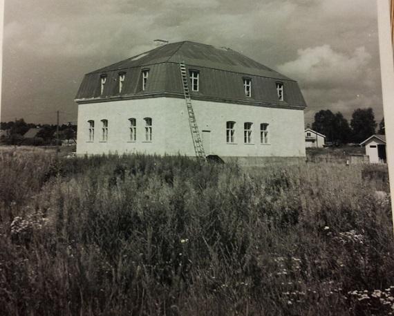 Kontion leipomo 1900-luvun alkupuolella ja vuonna 2013 Kortteli