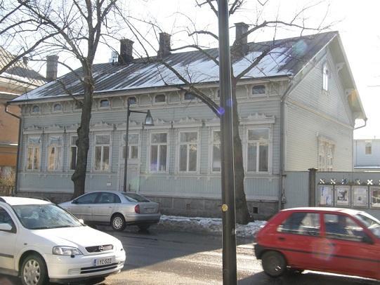 Michailov suunnitteli tontille vuonna 1888 uusrenessanssityylisen rakennuksen, joka valmistui kaupungin rakennuttamana