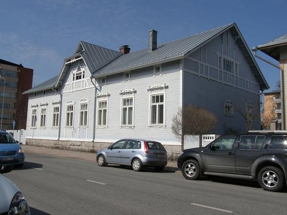 Asunto Oy Rauman Seminaarinkatu 10, tontti 128 Tontti on osa 1900-luvun alkupuolella rakennettua Kalliokadun ja Seminaarinkadun