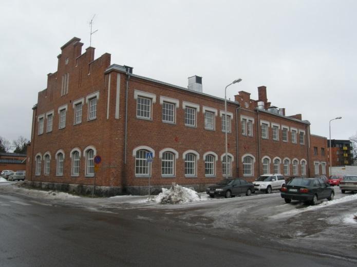 Kortteli 9902, Karjalankatu 8, Myllymäenkatu 1 Rakennukset 1 ja 2 Alun perin tontille suunniteltiin kahden varastorakennuksen lisäksi kolme asuinrakennusta.