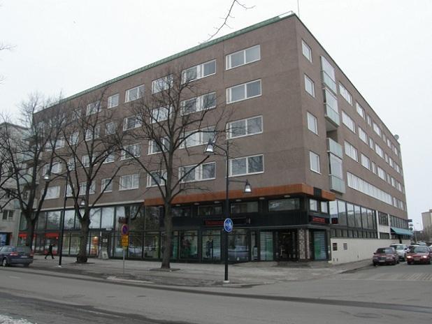 Asunto osakeyhtiö Rauman Säästötalo Tontille 169 rakennettiin vuonna 1953 asuin- ja liikekerrostalo, jonka suunnittelivat arkkitehdit