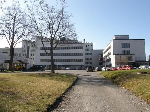 Rakennuksen on suunnitellut Kauko Kokko tai Bertel Strömmer.