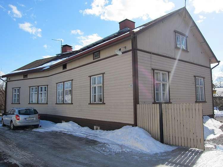 Kulmalankatu 5 1920-luvun asuin- ja liiketontti, jossa on vuonna 1926 valmistunut Kaino Karin