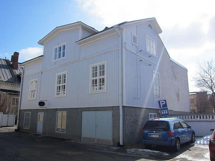 Naulankatu 10 1910 20-luvun vaihteen asuintontti Isopoikkikadun ja Naulankadun risteyksessä aivan Vanhan Rauman kupeessa.