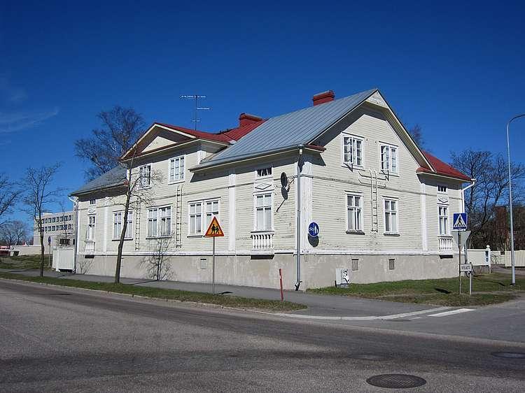 Alfredinkatu 5 Osmosen talo 1920-luvun asuintontti Aittakarinkadun ja Alfredinkadun risteyksessä.