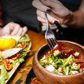 VEGETRENDEJÄ MAAILMALTA Uusia kasvisruokatrendejä luodaan blogeissa ja ravintolakeittiöissä BERLIINI on vegaanisen ruoan mallikaupunki.