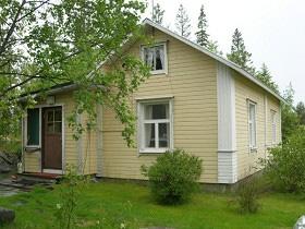 asuinrakennus; kesämaja; lato; vanha navetta (ilmeisesti); vanha sauna (ilmeisesti); varasto; Keltainen asuinrakennus on ilmeisesti peräisin 1800-luvun loppupuolelta, ja yhä