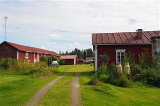 puoji; päärakennus; sauna; talli; ulkorakennus; Pihapiiri on peräisin 1740-luvulta tai aikaisemmin.