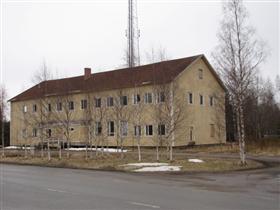 Valistustalo; Näkyvällä paikalla Vanhatien varressa sijaitseva vuonna 1954 valmistunut seurantalo, jonka rakennuttivat yhdessä Pyhäjoen Pohjankylän Nuorisoseura, Pyhäjoen maamiesseura ja urheiluseura