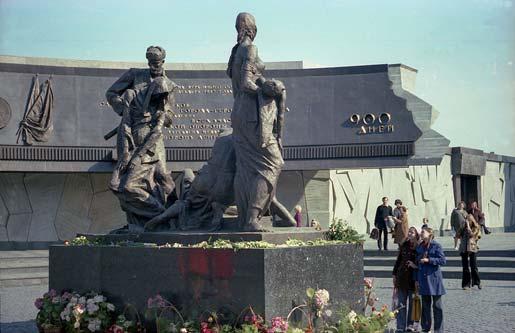 Vuosikymmenen loppupuolella osallistuin nuorison rauhanseminaariin Leningradissa 1978 ja Suomen ja Neuvostoliiton