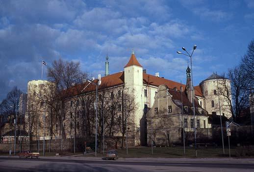 projektin seminaariin Tallinnassa 1989. Samana vuonna teki työpaikkanikin ensimmäisen kevätretken Tallinnaan.