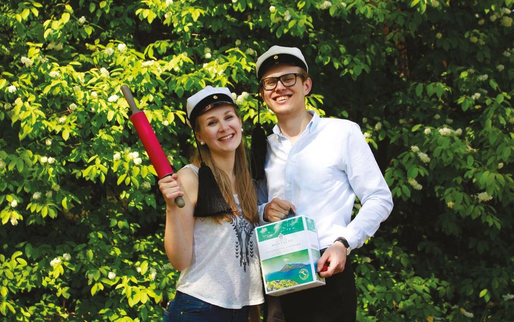 IE MEIDÄT LÖYTÄÄ USEIN TISKIN TOISELTA PUOLELTA :) 22 23 Heipähei! Me olemme Athenen isäntä ja emäntä, eli tuttavallisemmin iki-ihanan uuden kiltasi IE:t Robert ja Katri.